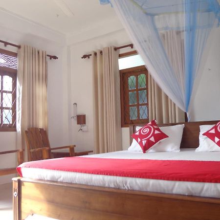 Nisha Homestay Inn ペラデニヤ エクステリア 写真