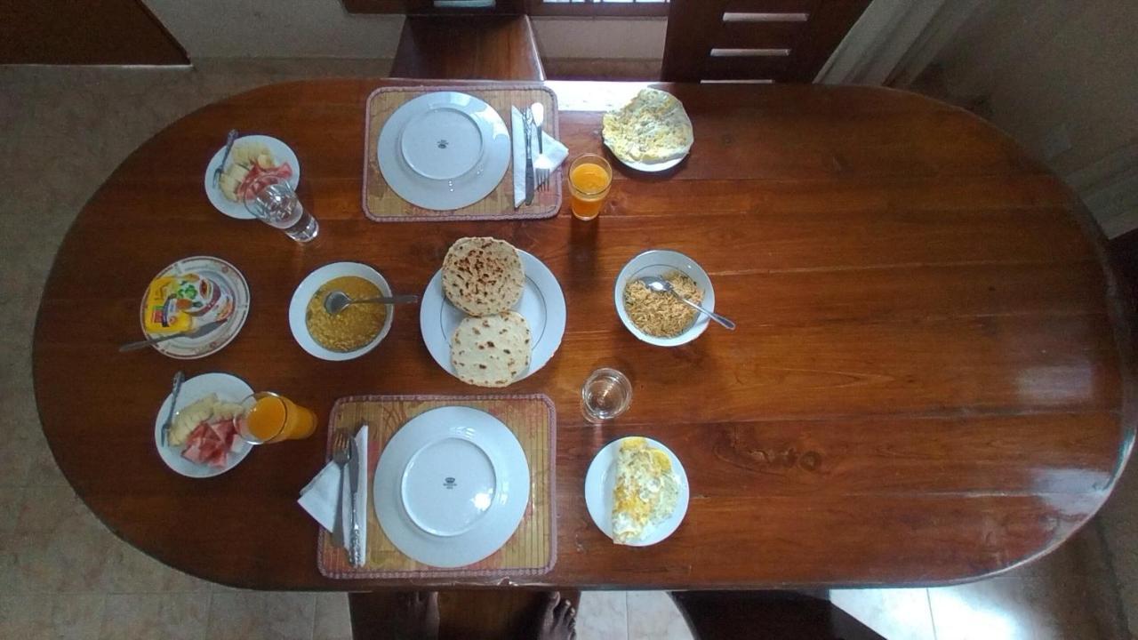 Nisha Homestay Inn ペラデニヤ エクステリア 写真