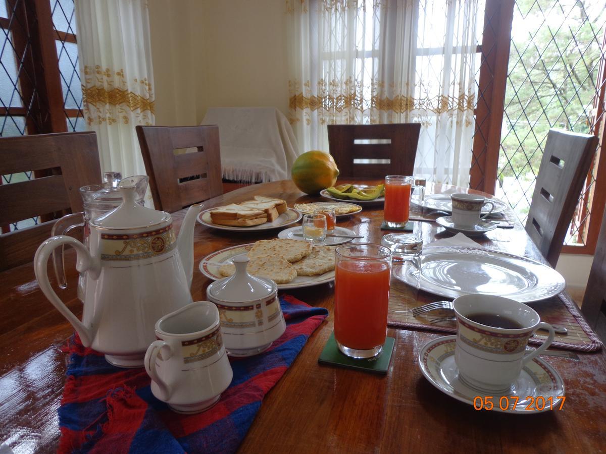 Nisha Homestay Inn ペラデニヤ エクステリア 写真