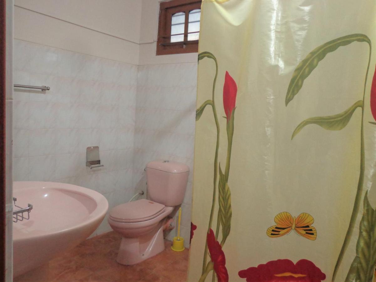 Nisha Homestay Inn ペラデニヤ エクステリア 写真