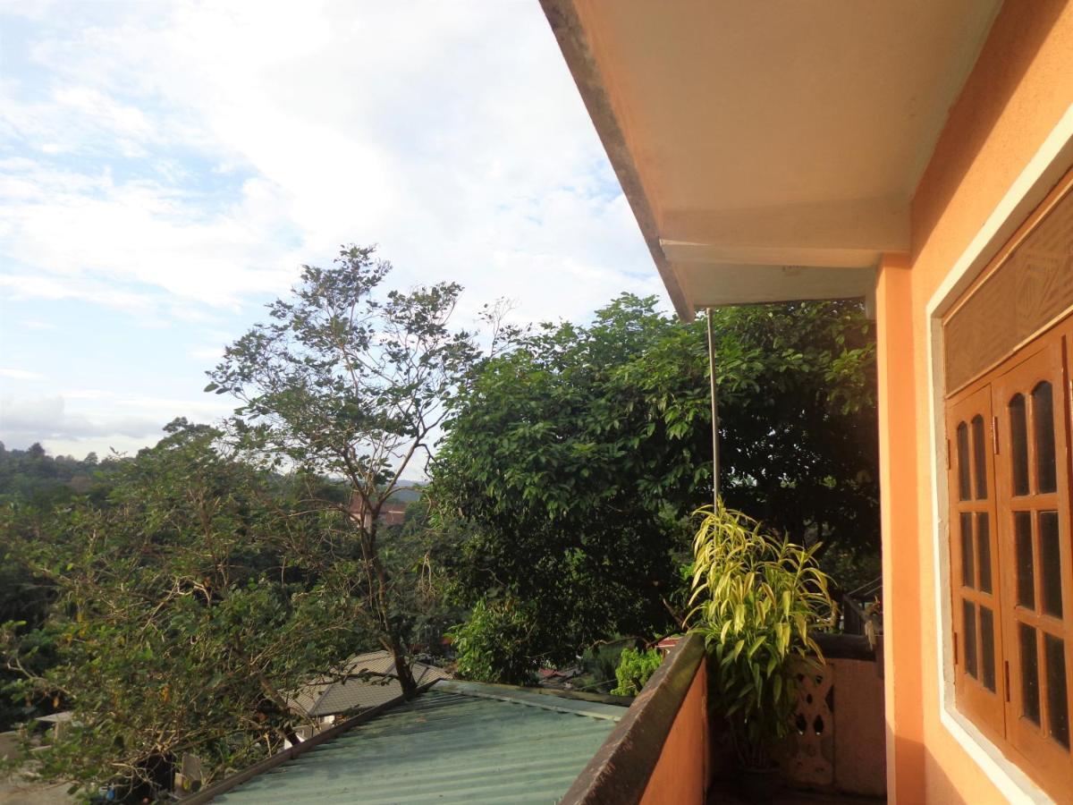 Nisha Homestay Inn ペラデニヤ エクステリア 写真