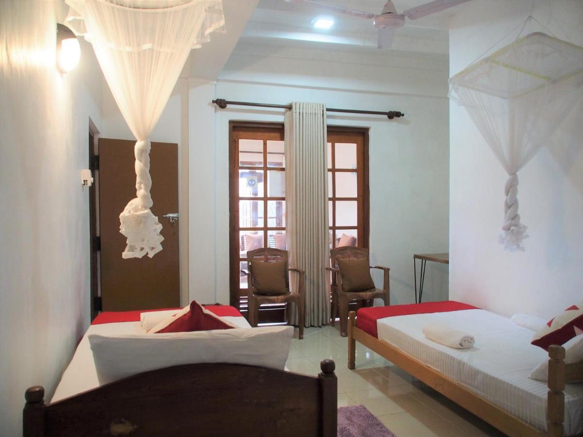 Nisha Homestay Inn ペラデニヤ エクステリア 写真